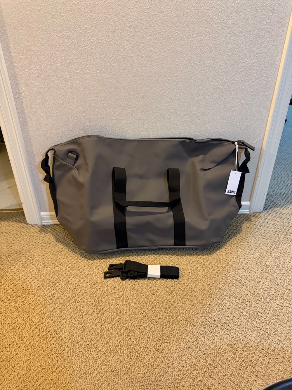 PRICE FIRM Rains Hilo Weekend Travel Duffle Bag Waterproof Gray NEW MSRP $125